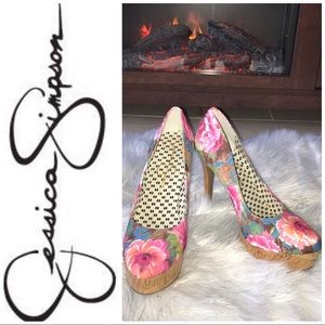 *Gorgeous Jessica Simpson Platform Pump*